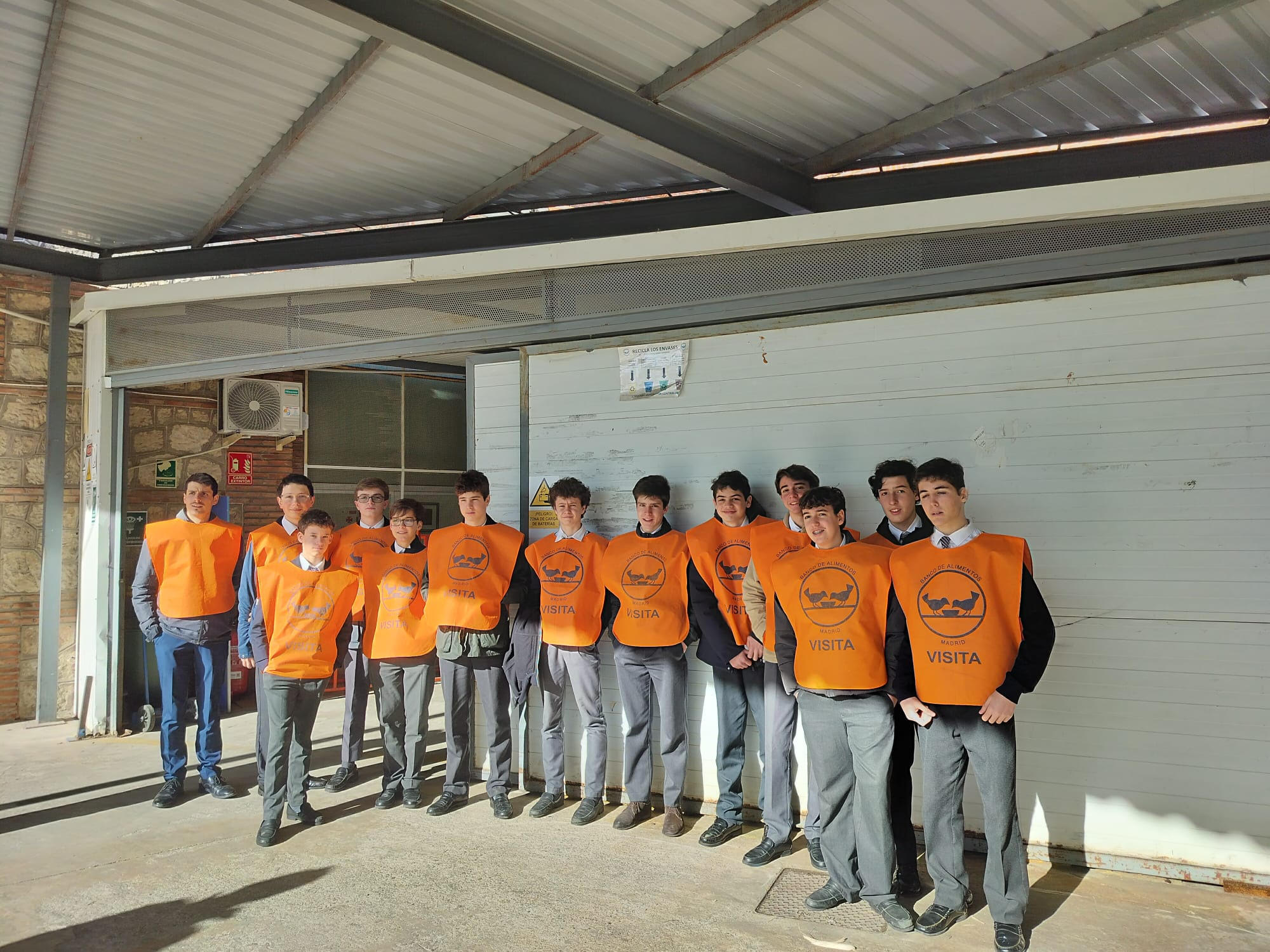 Los Alumnos del Colegio Retamar International visitan la Sede Central de San Fernando del Banco de Alimentos de Madrid BAM