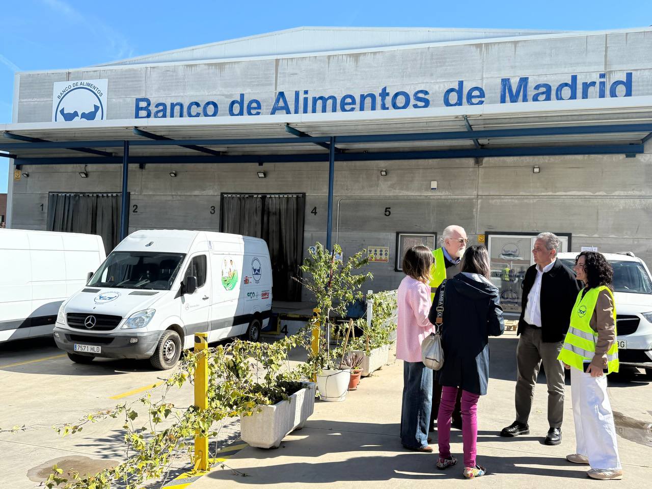 El alcalde de Parla visita la delegación de Alcorcón del BAM - banco de alimentos de madrid