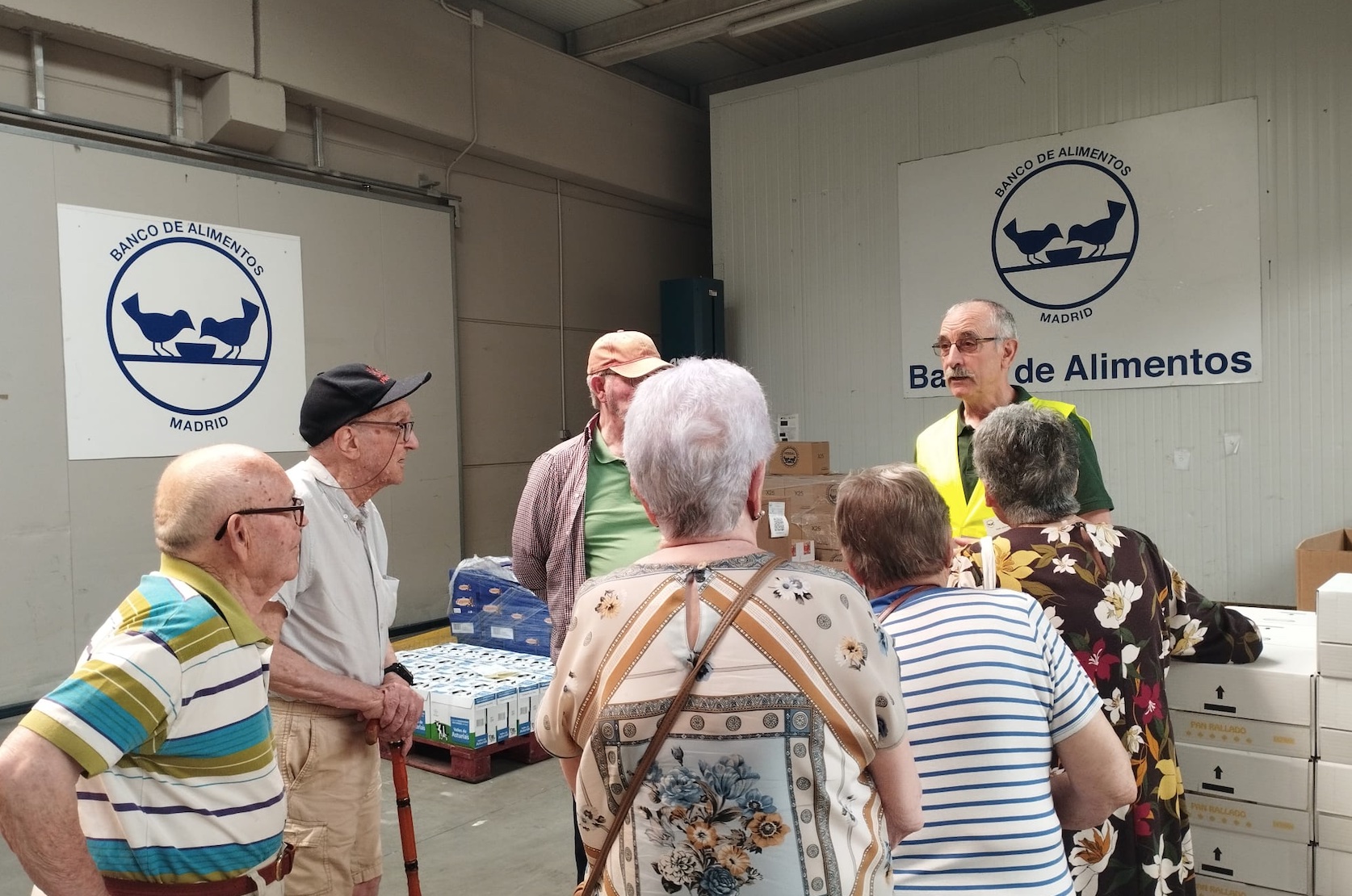 El Equipo Directivo y Residentes del Centro de Día Bouco - Estremera visitan-la Delegacion de Alcalá de Henares del Banco de Alimentos de Madrid - BAM
